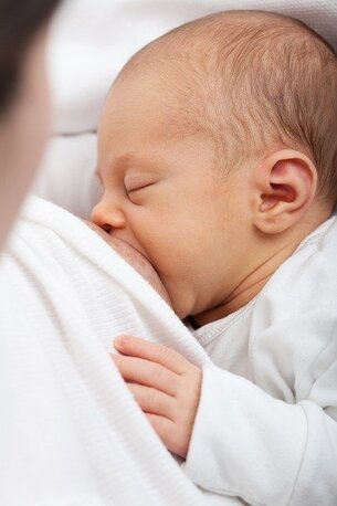 Breastfeeding baby with proper latch